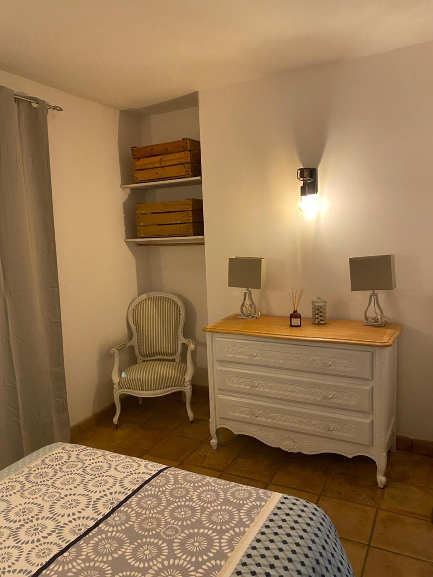 Maison Dans Village Calme 阿爾勒 外观 照片
